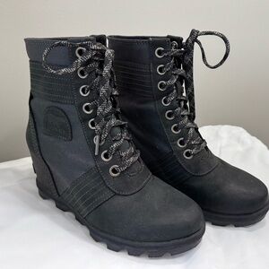 Sorel - Joan of Arctic II waterproof wedge boot. Black size 8.